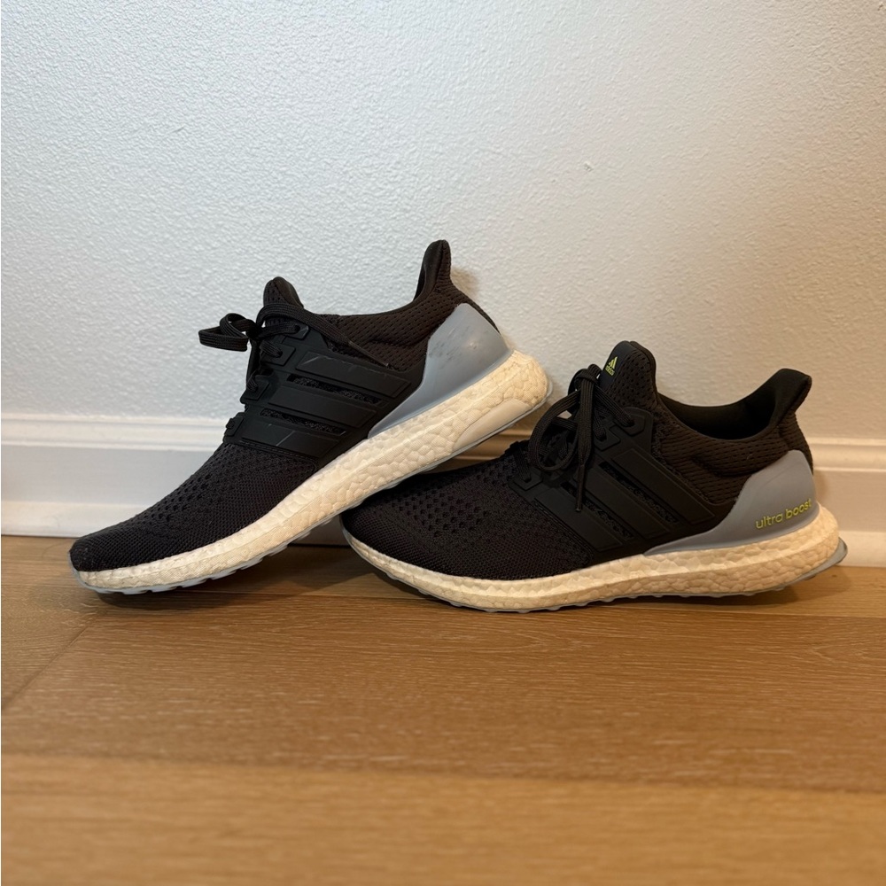 Adidas Womens Navy and Light blue Ultra Boost Sneakers 9.5